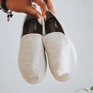 TOMS: Select Shoes Flash Sale, Save 30% OFF