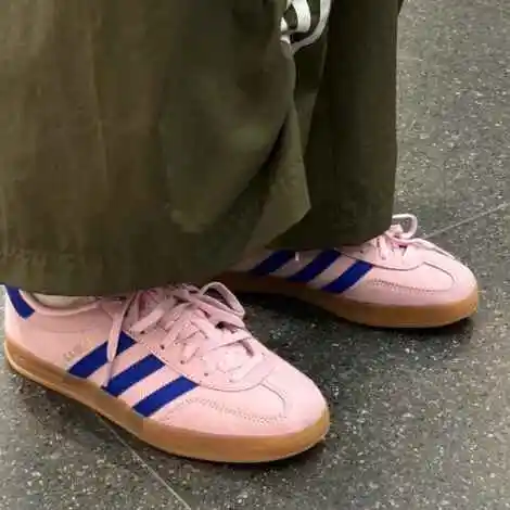 Adidas 粉蓝色 Gazelle 板鞋