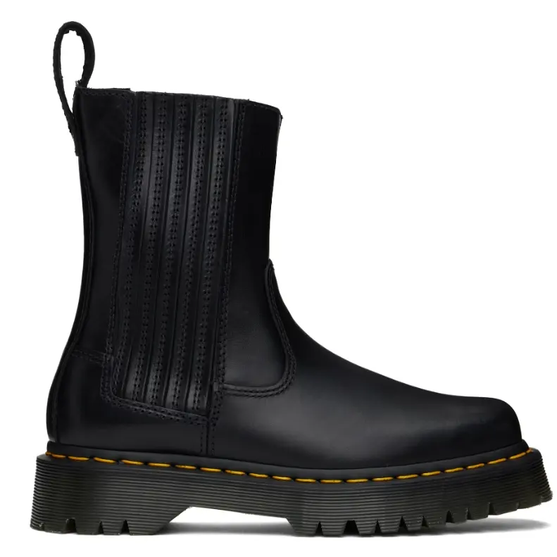 Dr. Martens 黑色 Amaaya Lo Leather 中筒靴
