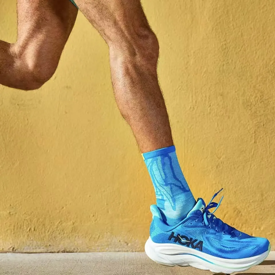 MR PORTER 亚太站：HOKA 鞋履热卖专区 Clifton 10 黑色运动鞋£108