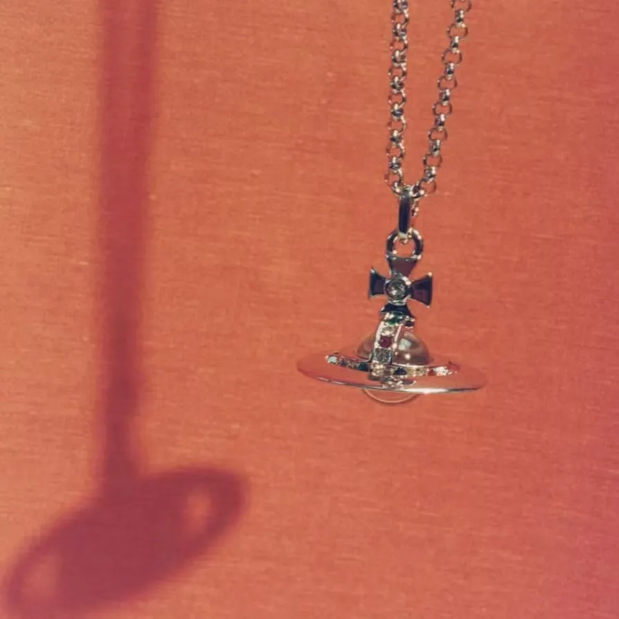 Farfetch 发发奇：VIVIENNE WESTWOOD 西太后新季特卖专场 入手精选包袋、配饰等