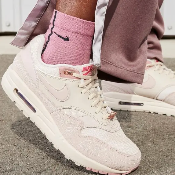 Nike 美国：520 特别合辑 Dunk粉丝绒$81 女款粉卫衣$63