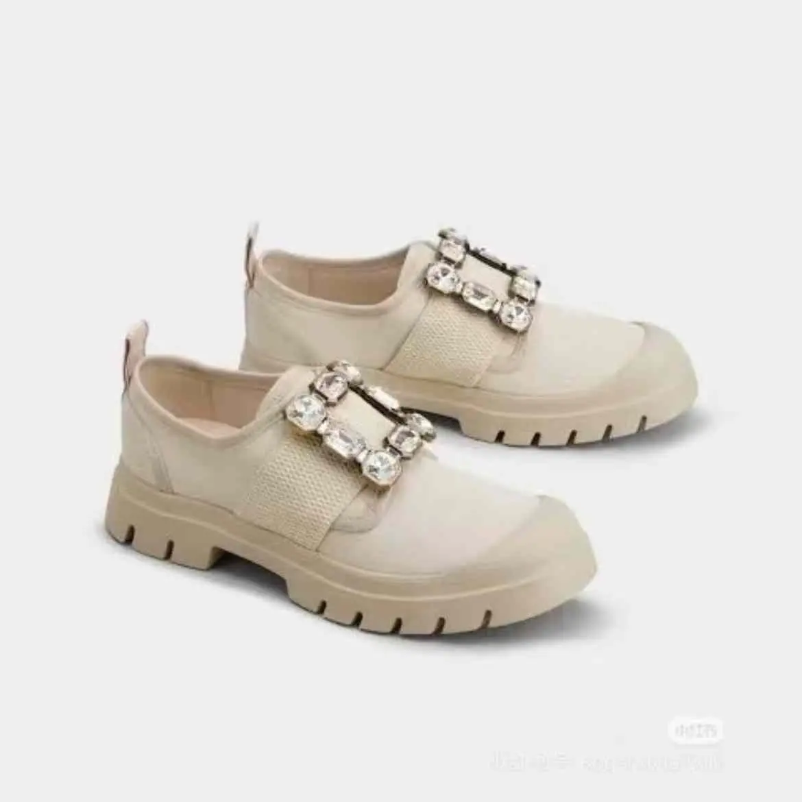 Roger Vivier 钻扣云朵鞋