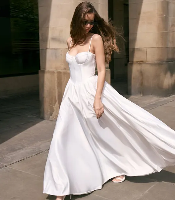 PrettyLittleThing 白色缎面长裙