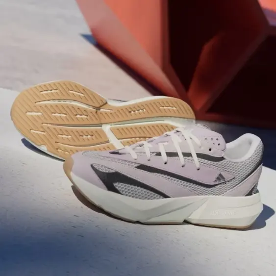 雨琦同款不同色！Adidas 阿迪达斯 Lightblaze 运动鞋
