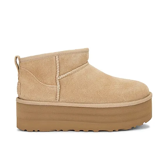 UGG ULTRA MINI 靴子