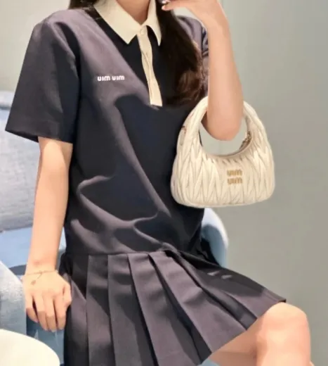 张元英同款！MIU MIU 学院感polo裙