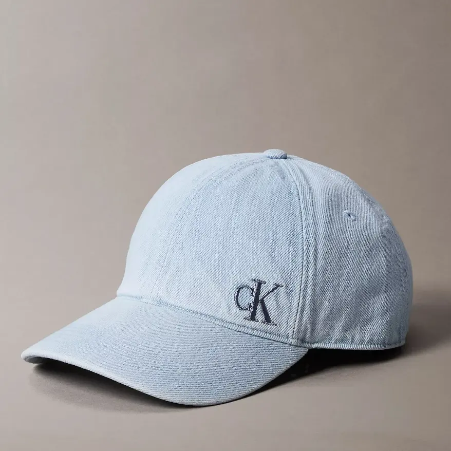 满额8折！Calvin Klein 浅蓝色水洗牛仔棒球帽