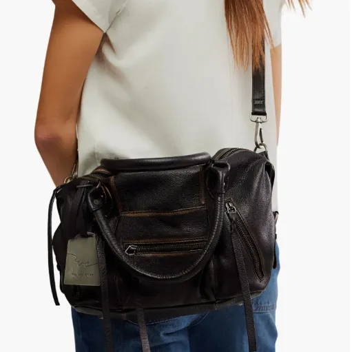 FREE PEOPLE 黑色小号机车包