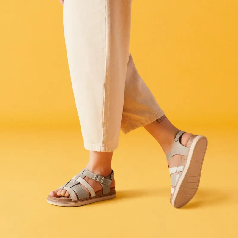 Clarks：独立日大促 全场美鞋热卖 封面凉鞋$59