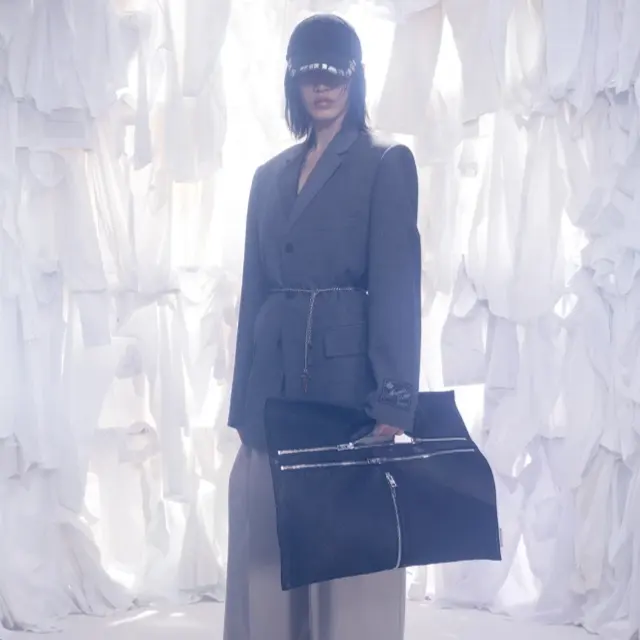 Farfetch 发发奇：ALEXANDER WANG 亚历山大王热卖专区 收经典T恤、牛仔裤等
