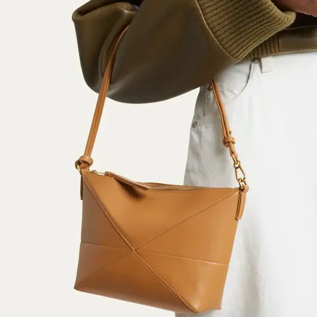 Bergdorf Goodman：Loewe 包袋大量上新 拼图折叠皮革单肩包$1750
