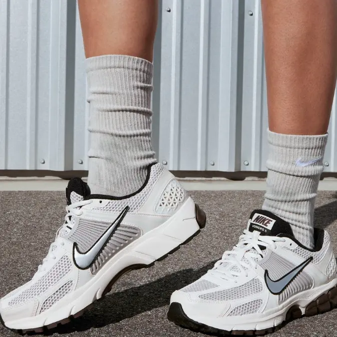Nike 美国：终于等到 返校季大促 V2K Run 运动鞋$82 Dunk Low 女鞋$75