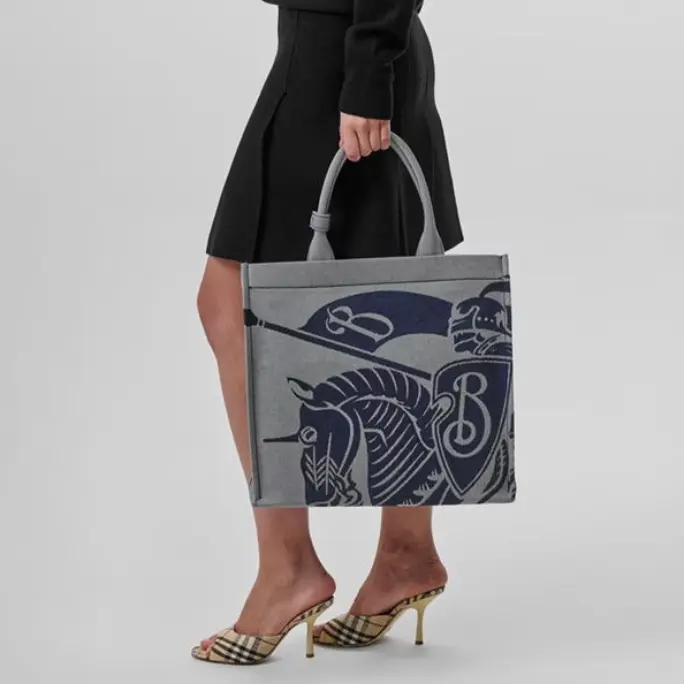 Burberry 战马托特包