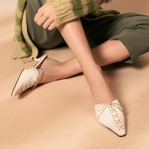 码全！Charles & Keith 鳄鱼纹系带尖头小猫跟穆勒鞋