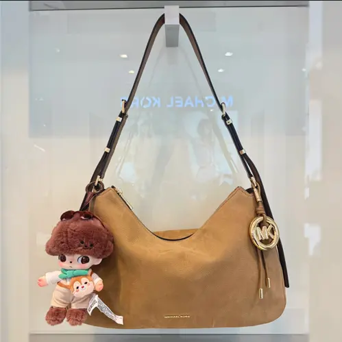 这只绝绝子！Michael Kors 新款 Nolita 中号流浪包