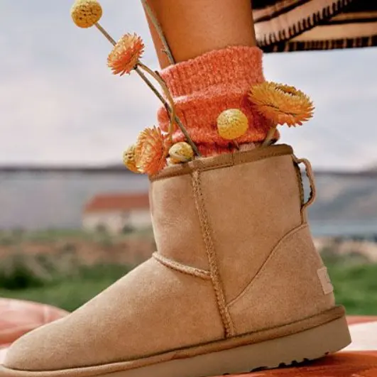 UGG UK：奥莱清仓 蝴蝶结雪地靴£141 玛丽珍鞋£65
