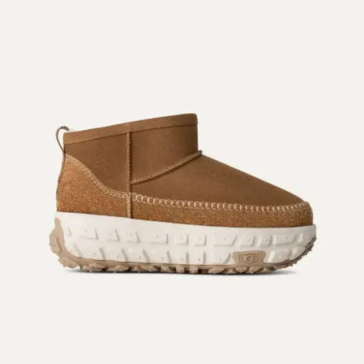 UGG Venture Daze 轮胎底短靴