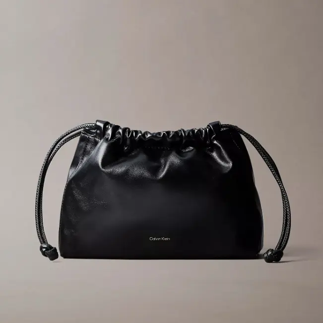Calvin Klein Drawstring 斜挎包