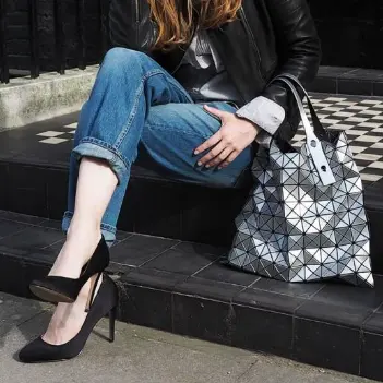 Saks Fifth Avenue：半年度私促！关注三宅一生、巴黎世家等