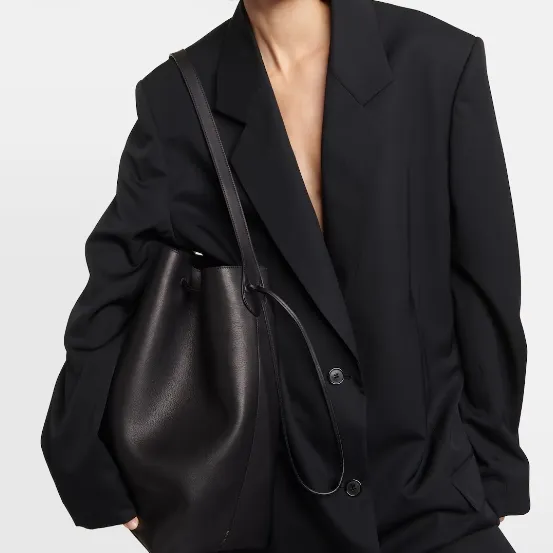 THE ROW Belvedere 黑色水桶包