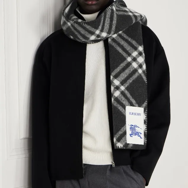BURBERRY 巴宝莉黑色格纹围巾