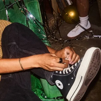 Converse 匡威英国官网：假日送礼指南 从经典款式到定制设计