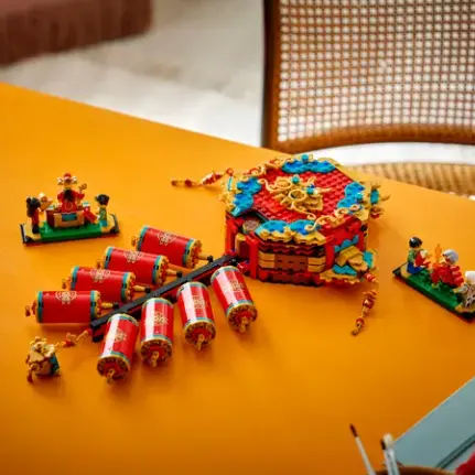 Lego 美国官网：浓浓年味迎新年 关注迎财爆竹、骏马鸿图、财神爷