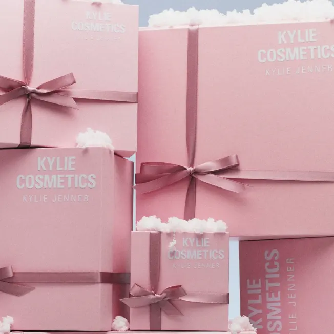 Kylie Cosmetics：美妆热卖！全场7.5折优惠 入手腮红、唇蜜、眼影等