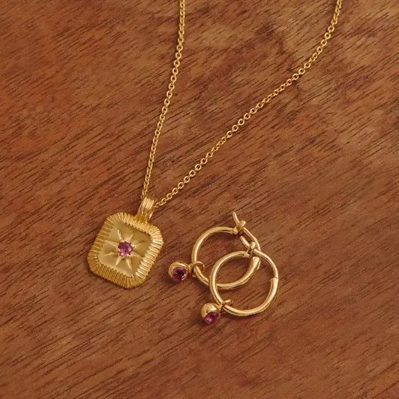 即将截止！Missoma US：轻奢冬促 解锁明星同款叠戴美学