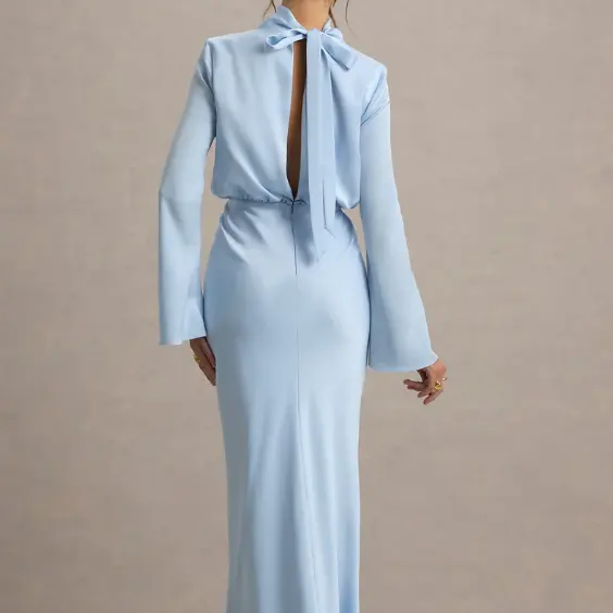 Celina 淡蓝色缎面高领长款连衣裙