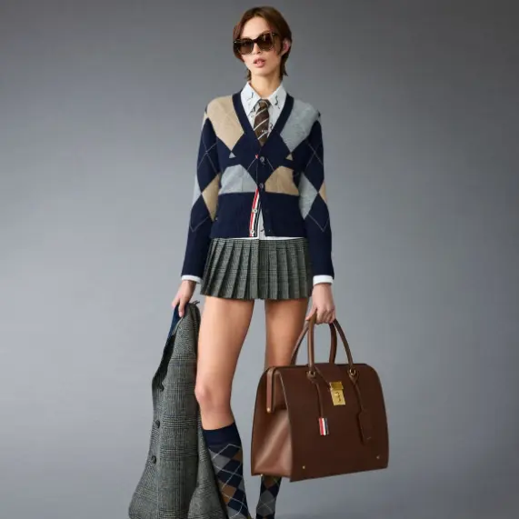 THE OUTNET 美站：THOM BROWNE 经典条纹潮流穿搭 经典4Bar长袖$112