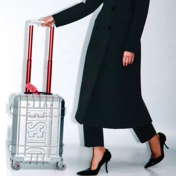 Diesel US：探索首个行李箱系列！为全球特立独行的旅行者提供卓越的功能性和态度