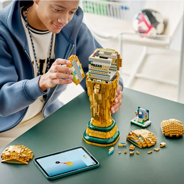 Lego 美国官网：Editions 系列上新  入手国际足联世界杯奖杯、法拉利车队头盔