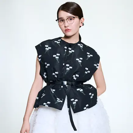 JiNS：镜框上新！给妆容加分项