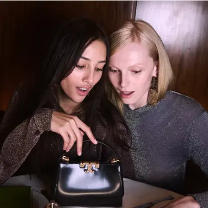 Neiman Marcus：Tory Burch  经典款式，优雅百搭 T Monogram Mini 水桶包$276