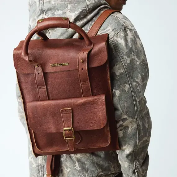 Dr Martens Ambassador 真皮双肩包