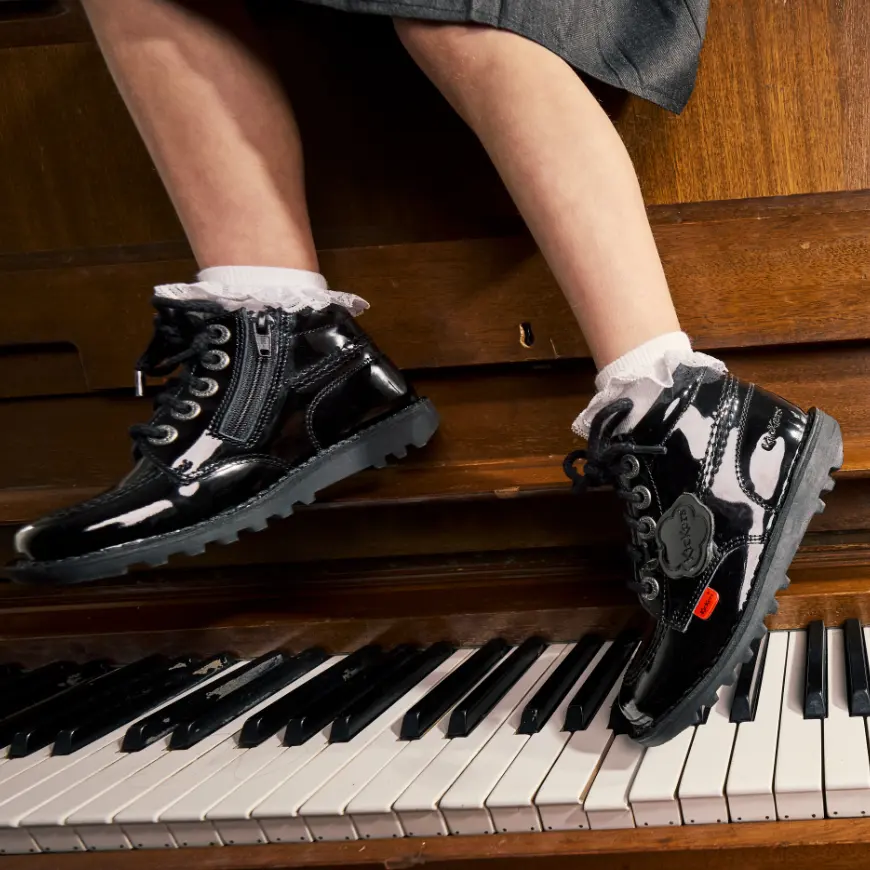 Kickers：季中大促！英伦风鞋履特惠 复古T 字带皮鞋£84