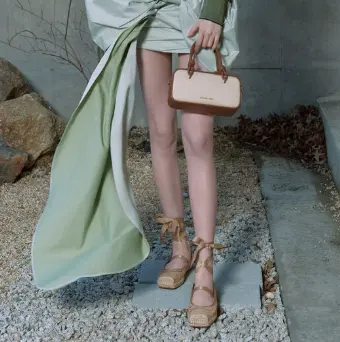 韩素汐同款！Charles & Keith 绑带仿麂皮平底鞋