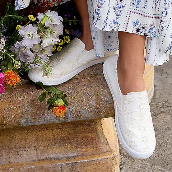 maurices SuperCush 花卉镂空运动鞋