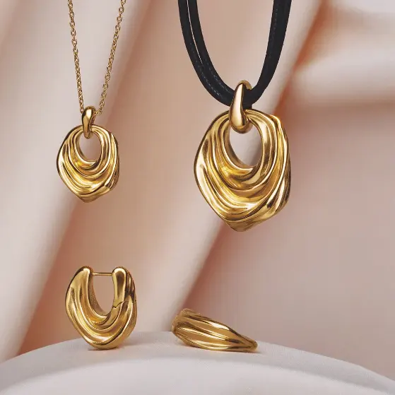 Missoma UK X Mark Gona 联名系列配饰上新 18K镀金圆环耳环£103