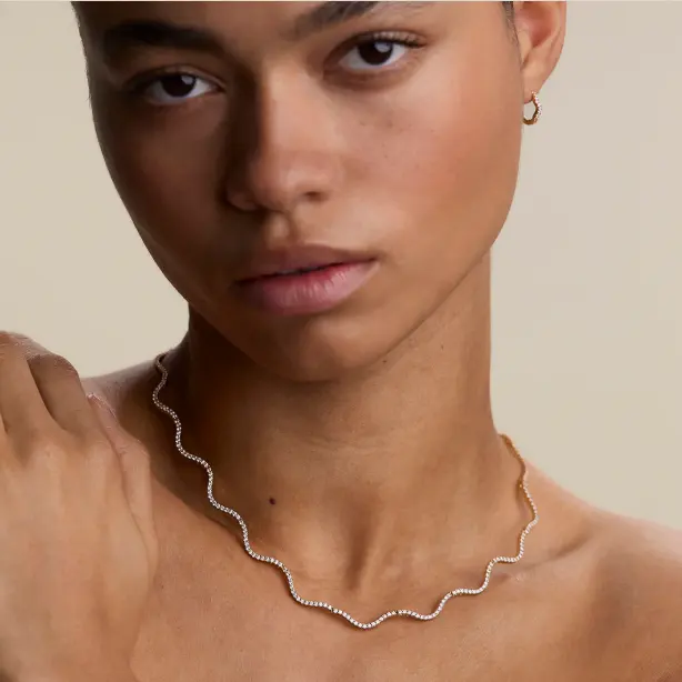 Astrid & Miyu：扇贝边系列上新 金色扇形水晶吊坠耳圈£72