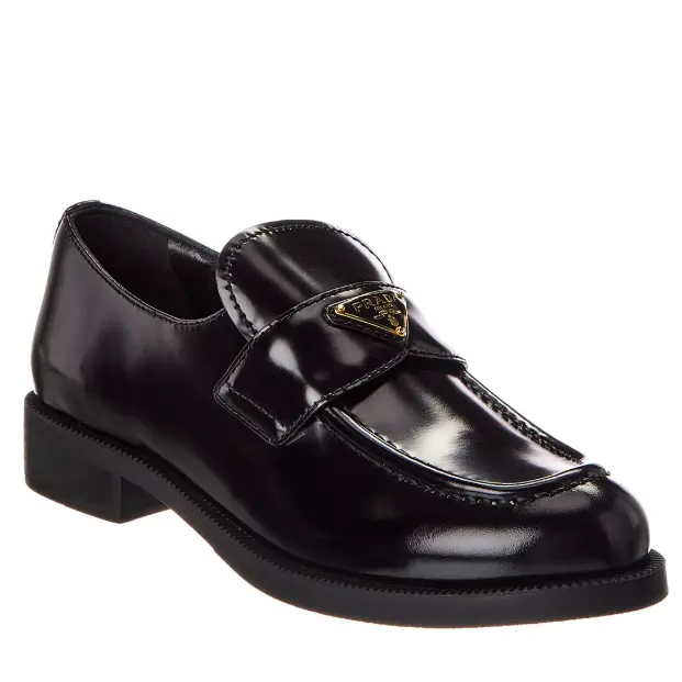 Prada 漆皮乐福鞋