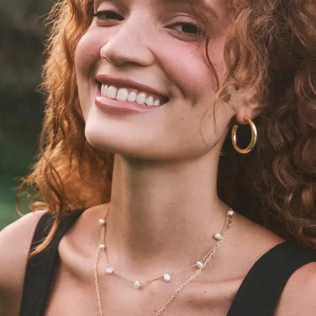 Kendra Scott：配饰全场大促！新款Anya 花朵金色短款项链$60