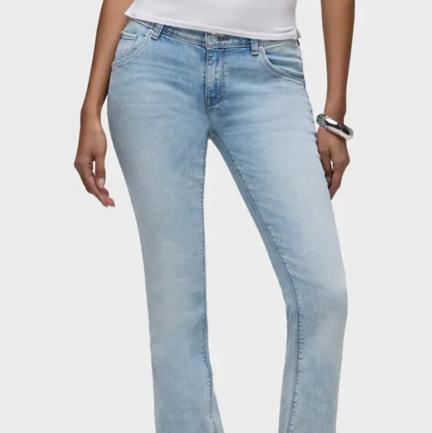 Hudson Jeans Beth 翻盖口袋中腰牛仔裤