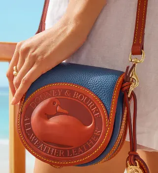 之前$159！Dooney & Bourke 鸭子斜挎包