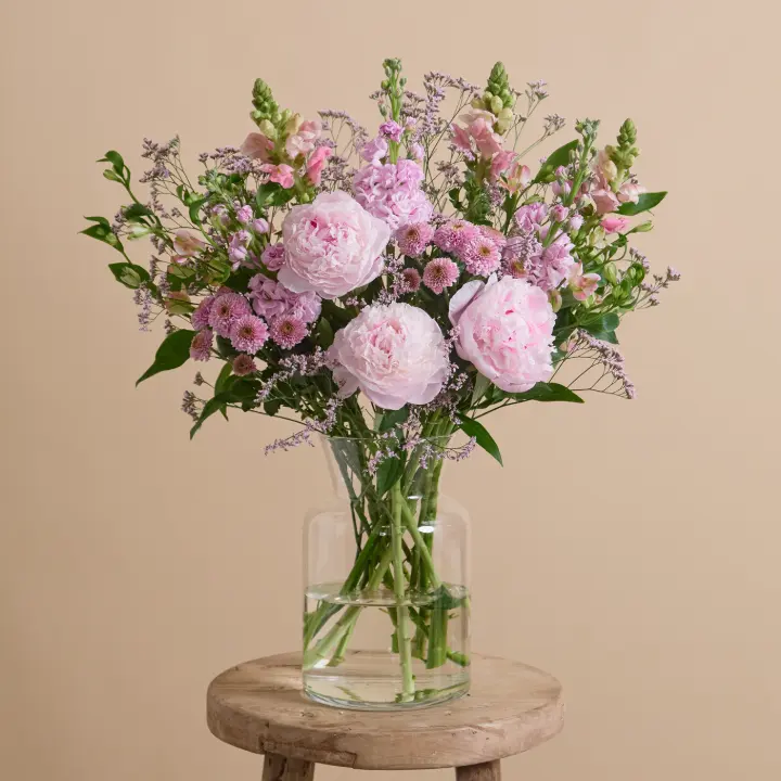 Freddie's Flowers 绘画般的粉红色牡丹插花