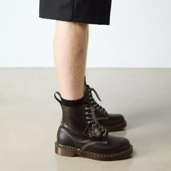 Dr Martens 1460 经典小牛皮靴 —— 深褐灰色