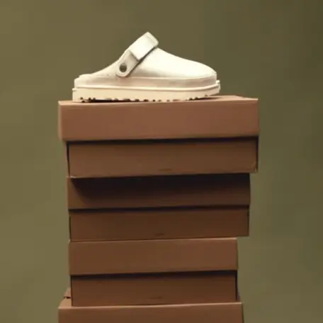 UGG US：春夏新品上市，舒适风凉鞋上线