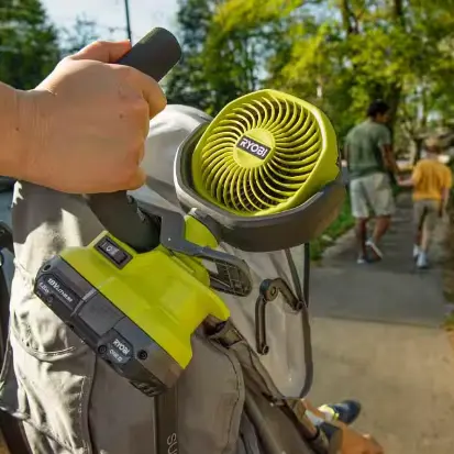 Ryobi ONE+ 无绳夹扇双件套含电池充电器